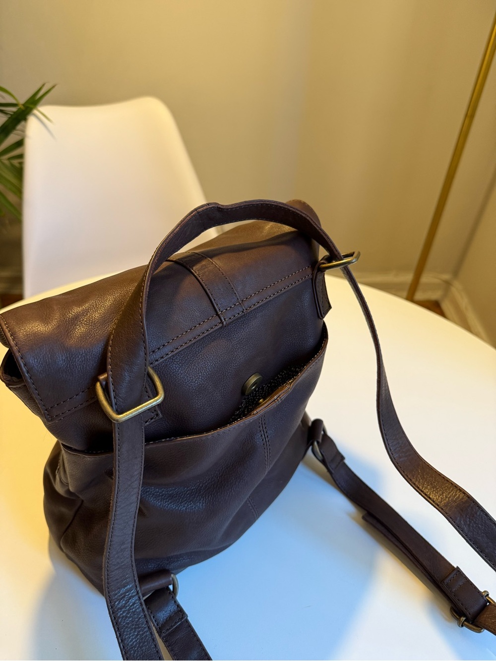 Fat Face Backpack 100% Leather Brown Adjustable straps Zipper Gold metal clasp - Picture 9 of 10